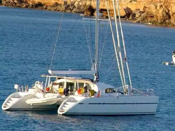 alquilar-catamaran-lagoon 570-navegando