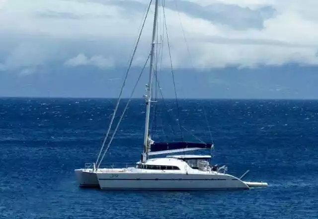 alquilar-catamaran-lagoon 570-principal-navegando