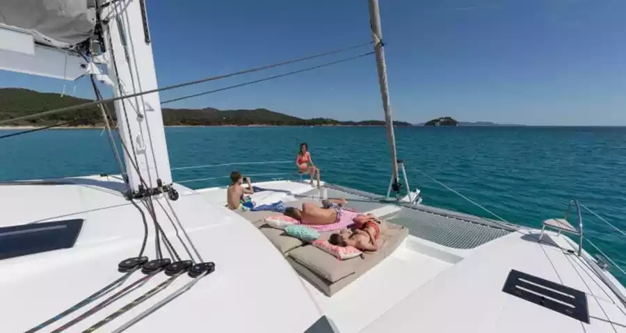 alquilar-catamaran-saona 47 relax
