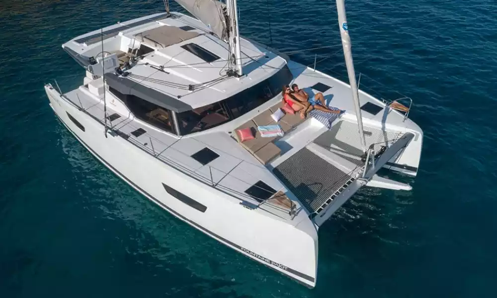alquiler-catamaran-astrea 42 grace-exterior