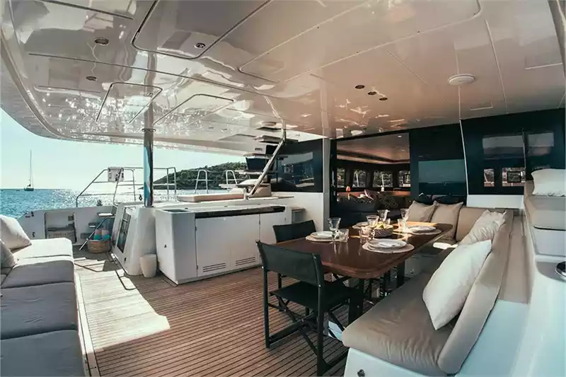 alquiler-catamaran-lagoon 620-interioramplio