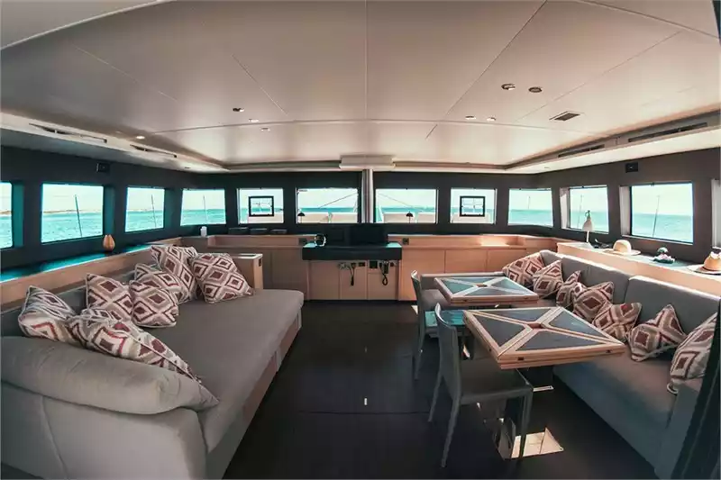 alquiler-catamaran-lagoon 620-interiormando