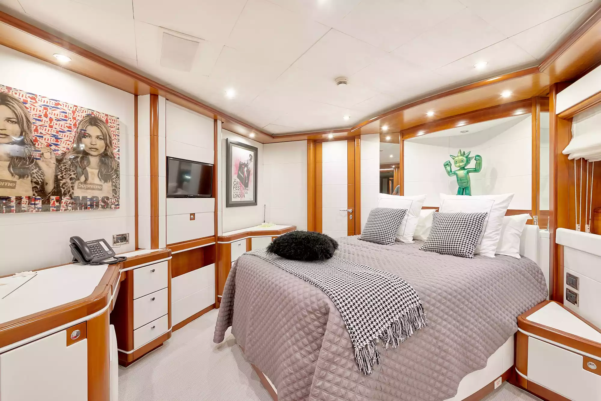rent-yacht-ibiza-fuerteventura-Bunker CRN-dormitorios