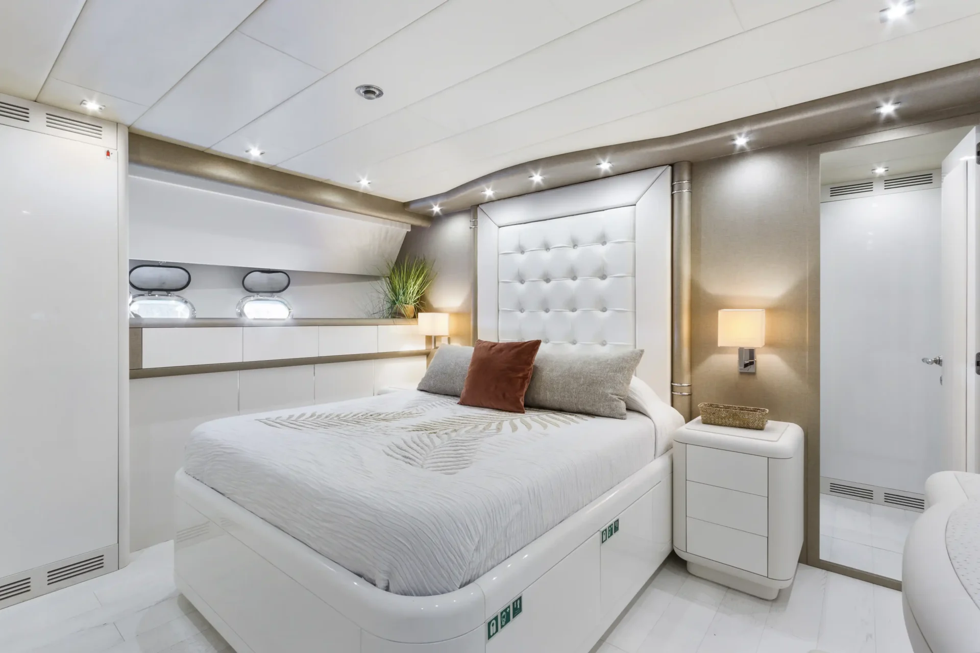 MANGUSTA 108 - BELISA - Imagen 2